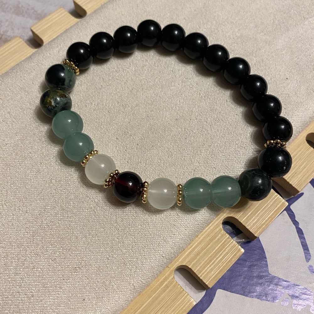STATEMENT CRYSTAL BRACELET - Picture 2 of 4